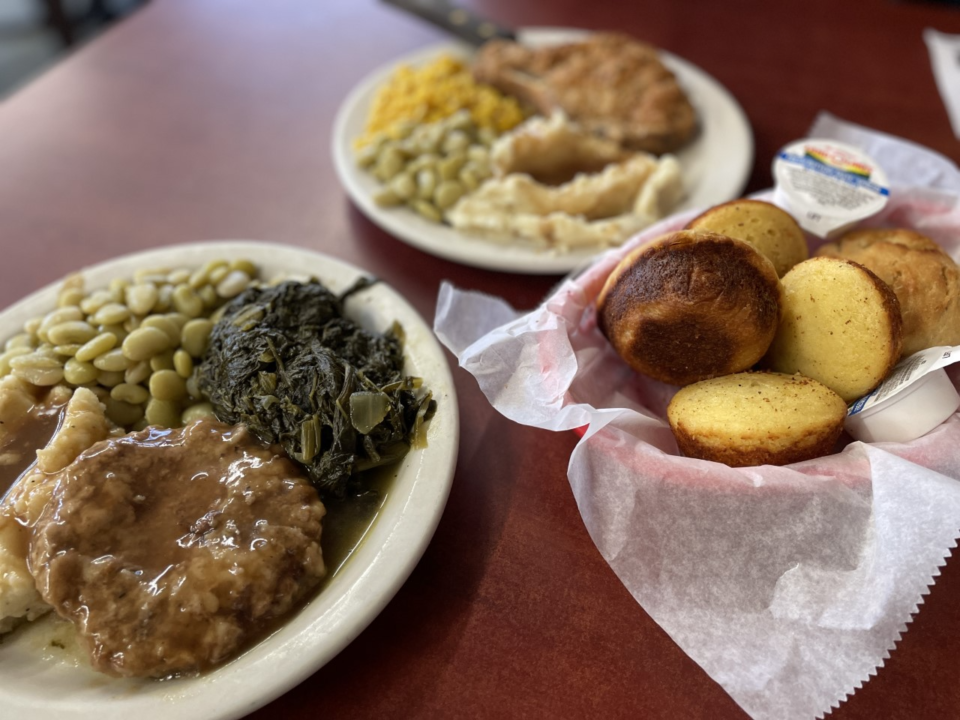 <strong>Plate lunches at Bob&rsquo;s&nbsp;Barksdale&nbsp;Restaurant.</strong> (Jennifer Biggs/The Daily Memphian)