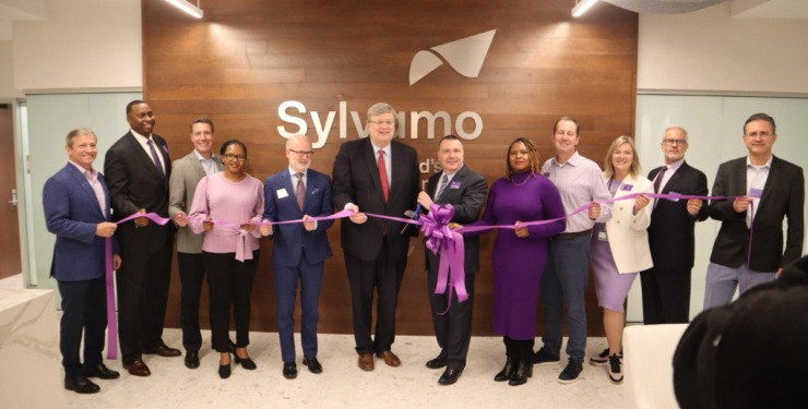 Jim Strickland (middle) cuts the ribbon for the grand opening of Sylvamo's global headquarters in East Memphis on Wednesday, Dec. 14, 2022. To the left is Ted Townsend, now president and CEO of the Greater Memphis Chamber. To the right is Sylvamo chairman and CEO Jean-Michel Ribi&eacute;ras. They are joined by Sylvamo associates. (Rob Moore/The Daily Memphian)