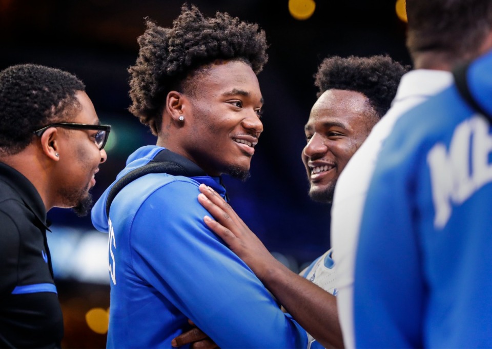 <strong>Memphis Tigers guard Damaria Franklin (middle) talks with his teammates during the North Alabama game on Nov. 30, 2022.</strong>&nbsp; <strong>Franklin made his season debut against Alabama on Dec. 13.</strong> (Mark Weber/The Daily Memphian)