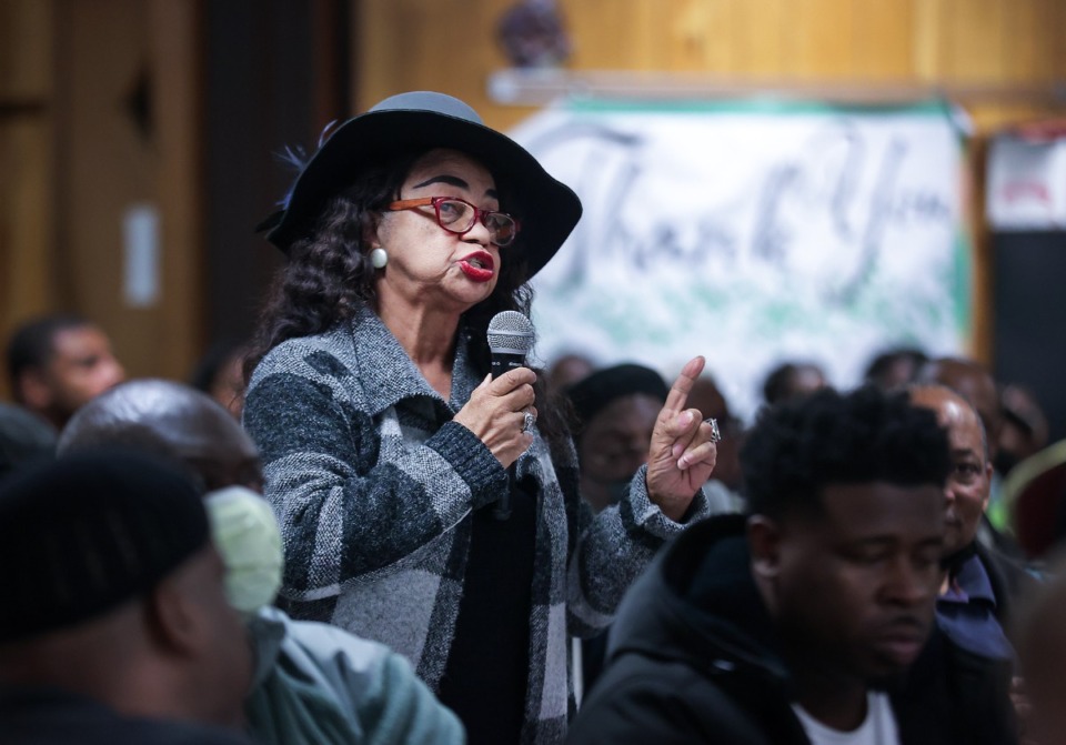 <strong>Klondike resident Annie Phillips Yates voices her concerns at a community meeting Thursday, Dec. 15 at Friendship Baptist Church at 1355 Vollintine Ave.</strong> (Patrick Lantrip/The Daily Memphian