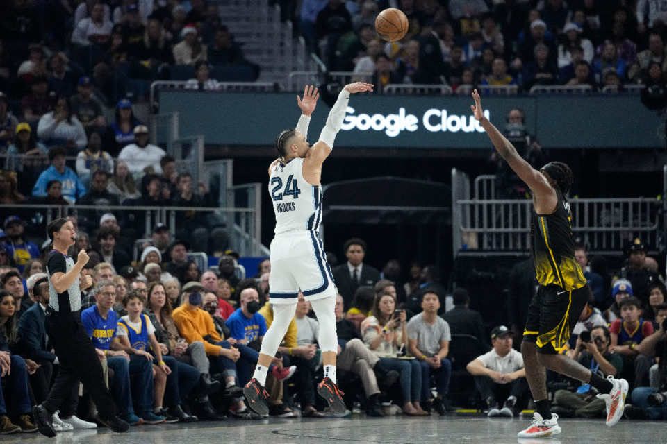 <strong>Memphis Grizzlies forward Dillon Brooks, left, shoots a 3-point basket over Golden State Warriors forward Kevon Looney during the first half of an NBA basketball game in San Francisco, Sunday, Dec. 25, 2022.</strong> (AP Photo/Godofredo A. V&aacute;squez)