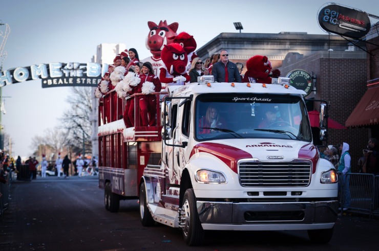 <strong>University of Arkansas cheerleaders and mascots make their way down Beale Street during the 2022 AutoZone Liberty Bowl Parade on Dec. 27, 2022.</strong> (Patrick Lantrip/The Daily Memphian)