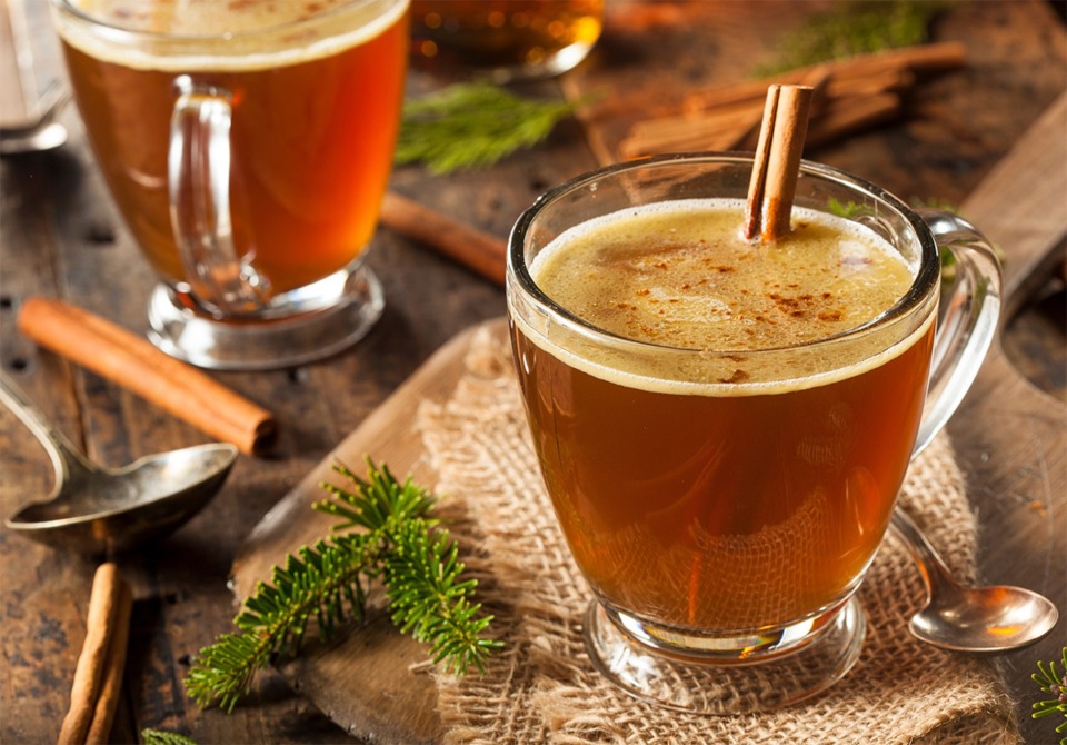 <strong>Jennifer Biggs&rsquo; recipe for hot buttered rum is a great way to stay warm during icy weather.</strong> (Credit: bhofack2 / Getty Images)