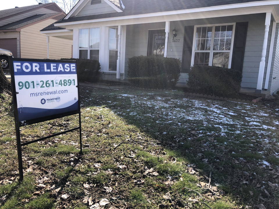 <strong>A 'for lease' sign advertises a rental property in Horn Lake. The city&rsquo;s new rental ordinance goes into effect January 1, 2023.</strong> (Beth Sullivan/The Daily Memphian)