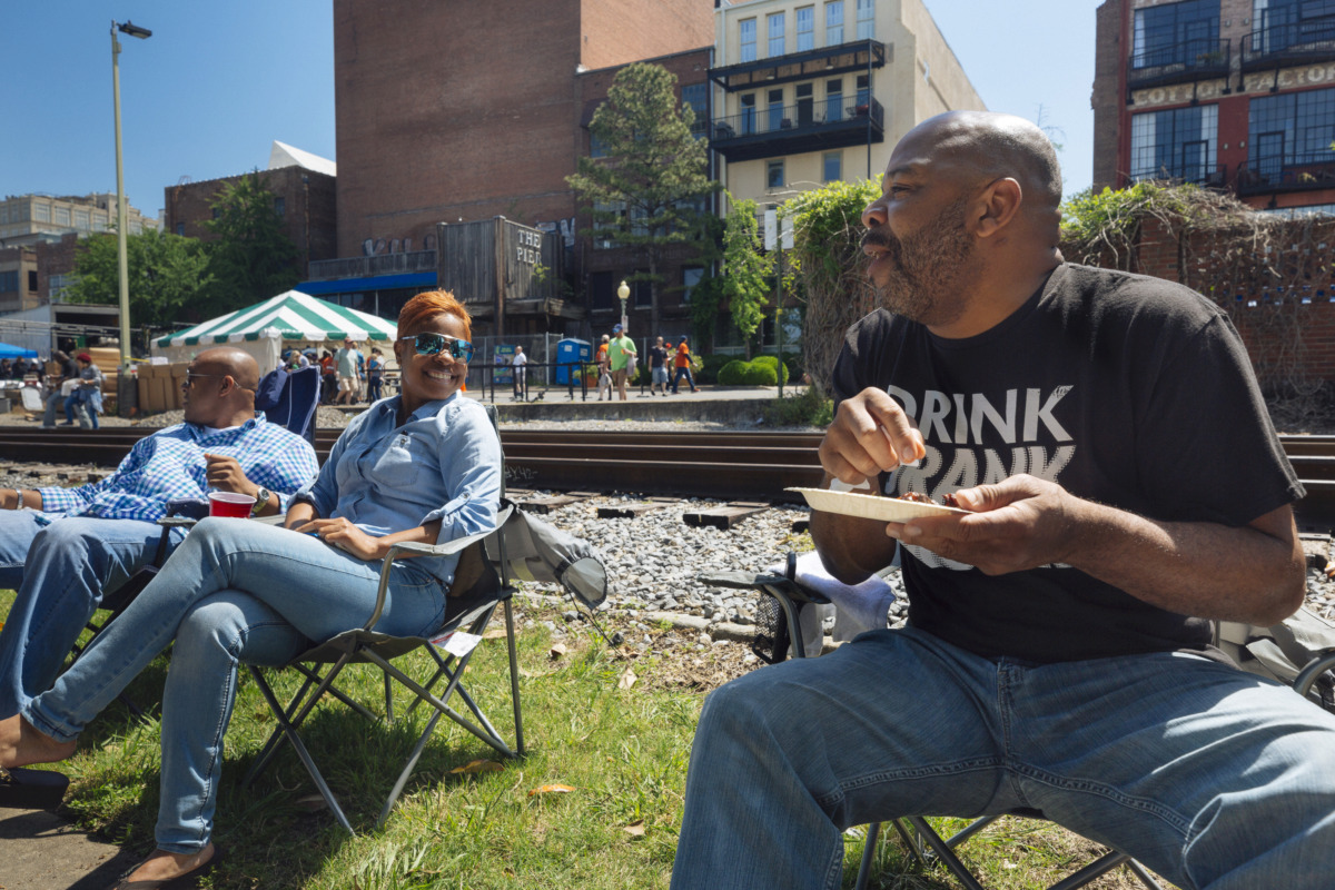 <strong>Shonda Thomas and Marc Smith enjoy crawfish and the scene at the 27th annual Rajun Cajun Crawfish Festival in Downtown Memphis on Sunday.</strong> (Ziggy Mack/Special to the Daily Memphian)