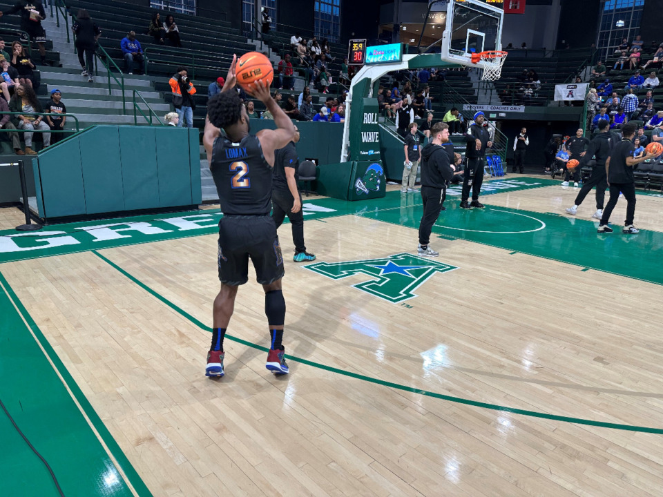 <strong>Memphis guard Alex Lomax warms up Sunday, Jan. 1 in New Orleans. The Tigers played the Tulane Green Wave in an AAC matchup.</strong> (Parth Upadhyaya/The Daily Memphian)