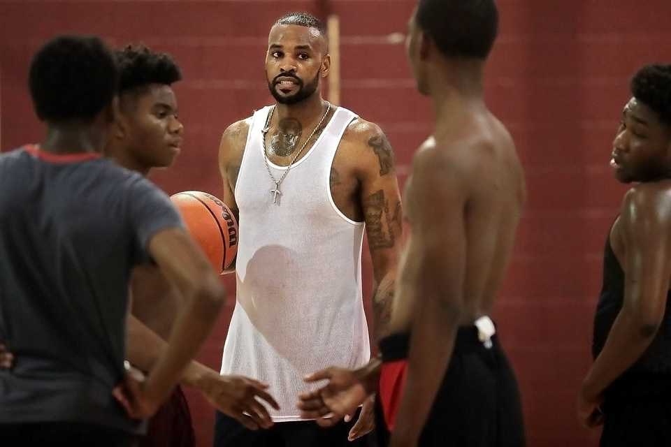 <strong>Brandon Powell (center) helps coach the Mid South Prep Academy basketball team during practice at the Faith Community AME Church gym in Southaven in September.</strong> (Jim Weber/Daily Memphian)