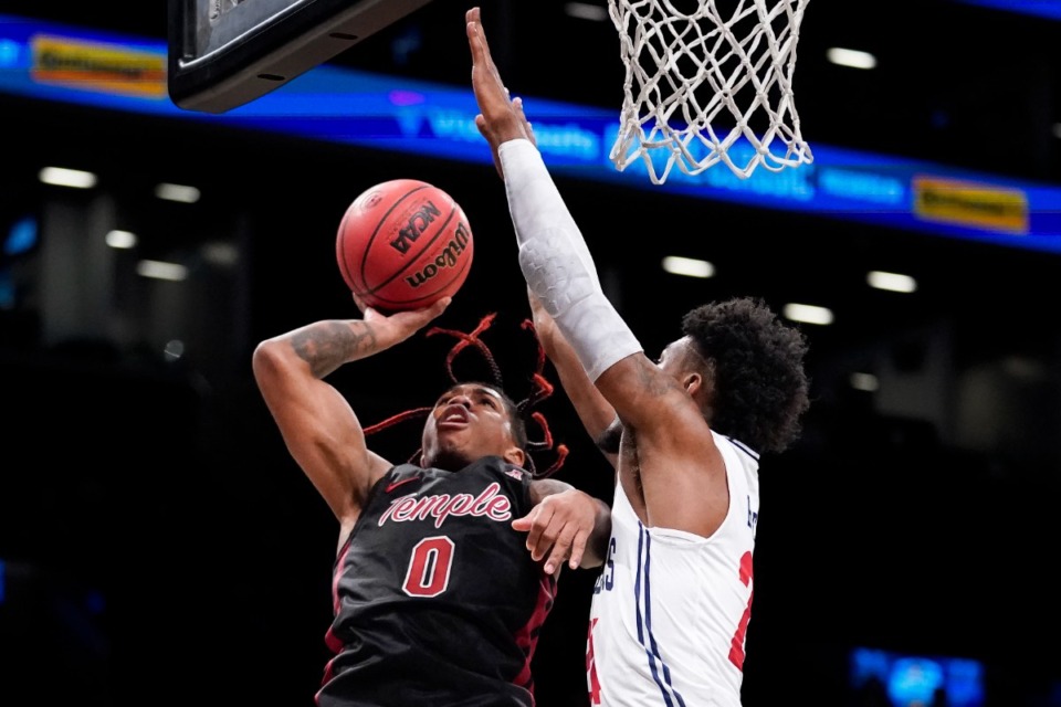 <strong>Temple's biggest threat is Khalif Battle (0), seen here on Nov. 22, 2022.&nbsp;Battle, a 6-foot-5 guard, averages 18 points per game and is a 34.6% 3-point shooter on 8.7 attempts per game.</strong> (John Minchillo/AP file)