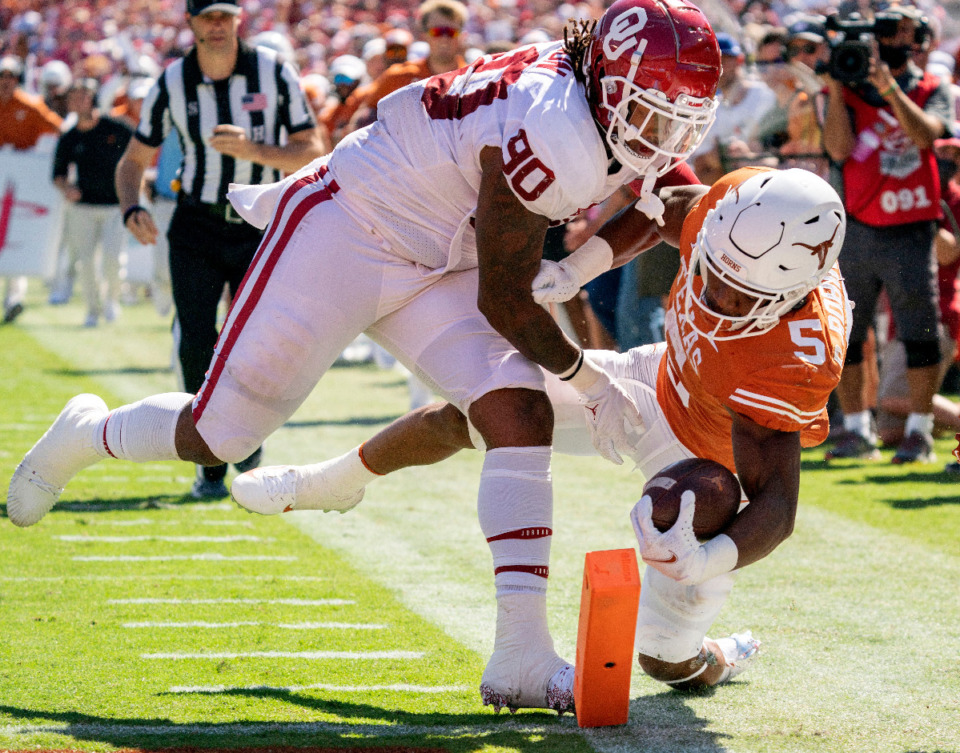 <strong>Oklahoma defensive lineman Josh Ellison (90) is headed to Memphis to play for the Tigers.</strong> (AP File Photo/Jeffrey McWhorter)