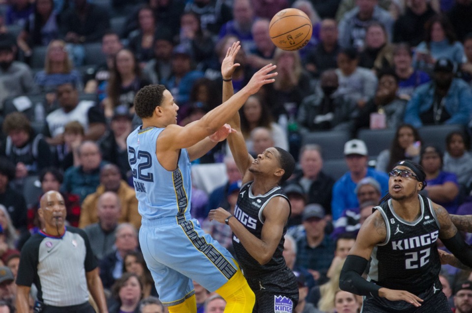 <strong>Memphis Grizzlies guard Desmond Bane (22) shoots over Sacramento Kings guard De'Aaron Fox on Jan. 23, 2023.</strong> (Randall Benton/AP)