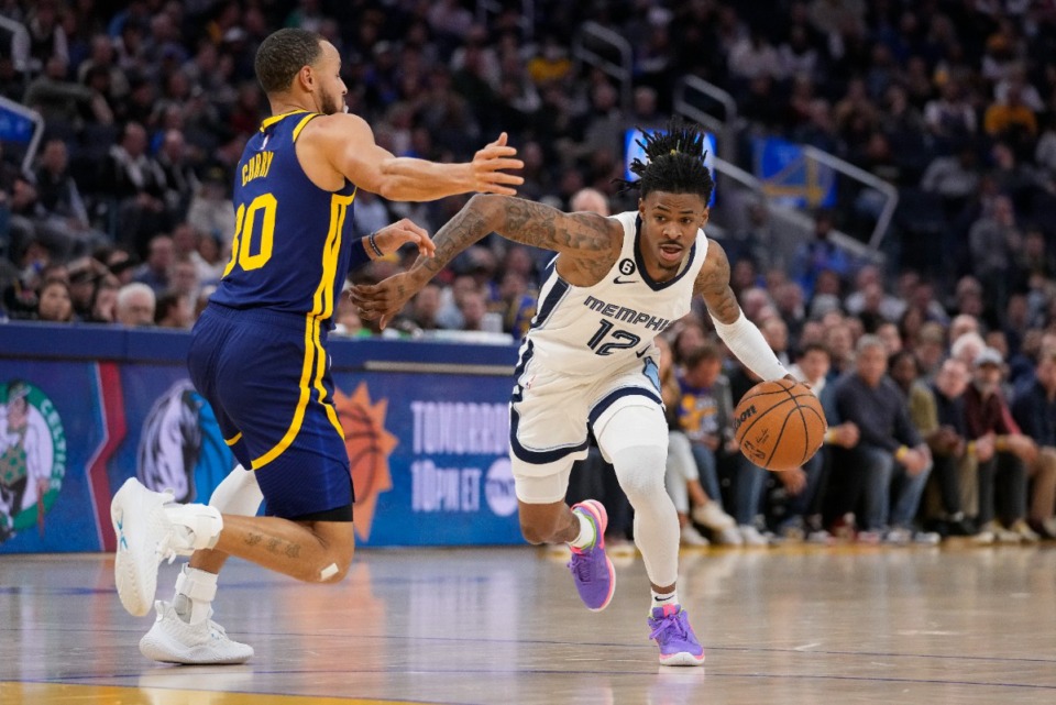<strong>Memphis Grizzlies guard Ja Morant, right, drives to the basket against Golden State Warriors guard Stephen Curry on Jan. 25 in San Francisco.</strong> (Godofredo A. V&aacute;squez/AP)
