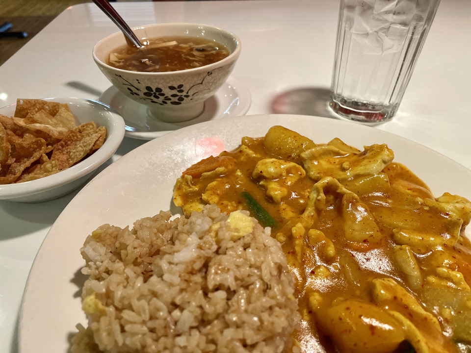<strong>The coconut curry chicken lunch special at Asian Eatery comes with soup and rice.</strong> (Jennifer Biggs/The Daily Memphian)