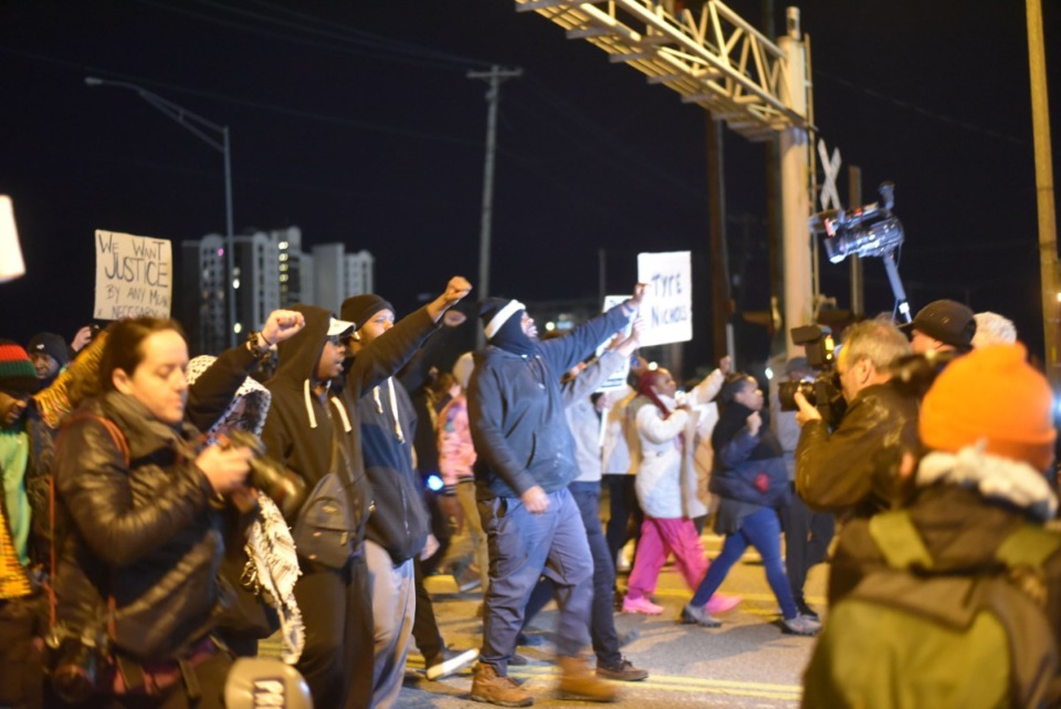 <strong>Protesters block Interstate 55 in Memphis, Friday, Jan. 27, 2023.</strong> (Ben Wheeler/The Daily Memphian)