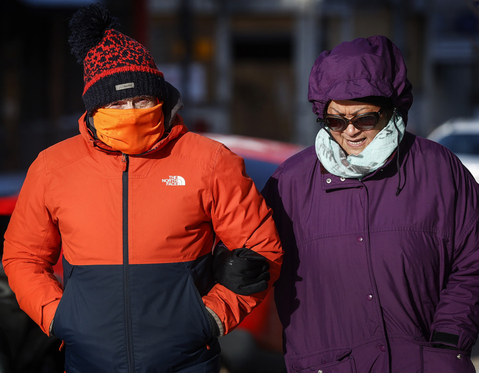 <strong>Thelma and Kevin Worrall, from England, brave the blistering cold temperatures and icy conditions while taking a stroll Downtown on Dec. 23, 2022.</strong> (Mark Weber/The Daily Memphian file)