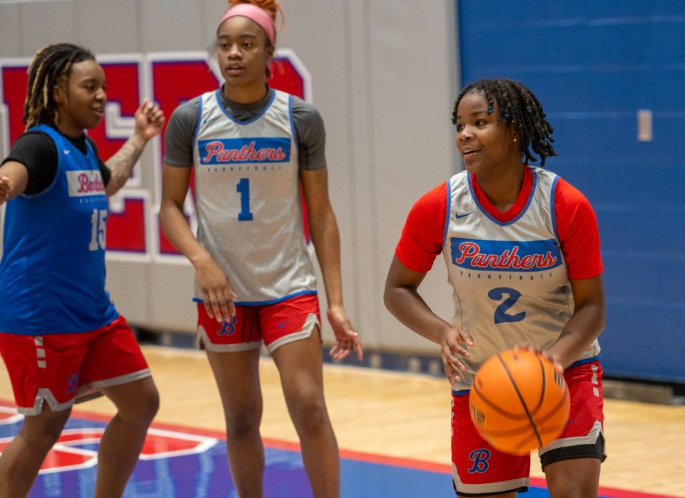 <strong>Nevaeh Scott practices basketball at Bartlett High School. Scott&rsquo;s mother died at the begining of this year's season, and Scott is continuing to play in memory of her mom.</strong> (Greg Campbell/Special to The Daily Memphian)